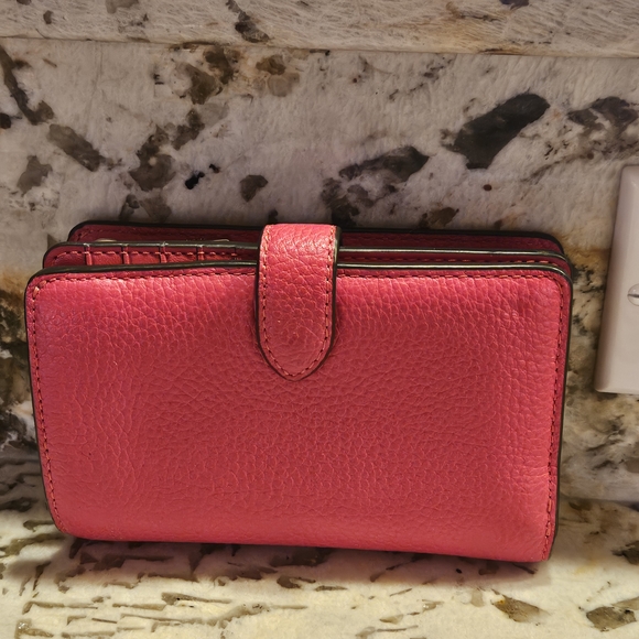 Kate Spade Bikini Pink Pebbled Leather Wallet EUC - Picture 2 of 6